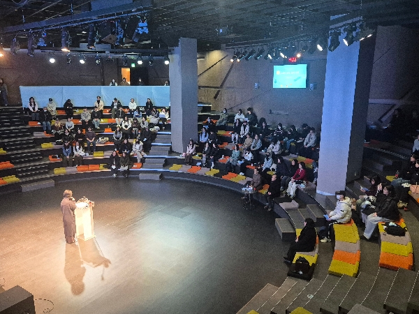 신한대학교 중앙도서관, 김애란 소설가 초청 북토크 성료 대표이미지